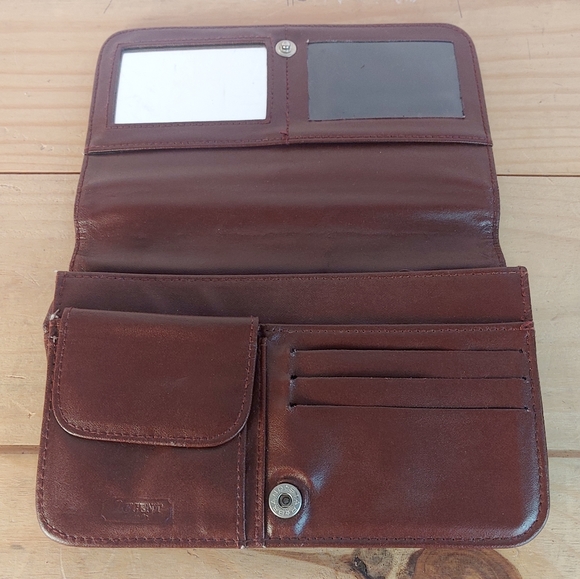 (2 for $20) Lucent Canada large red leather wallet - Picture 5 of 8